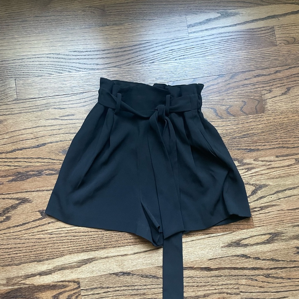 Aritzia black Tie-Front Babaton shorts with pockets (Size XS)